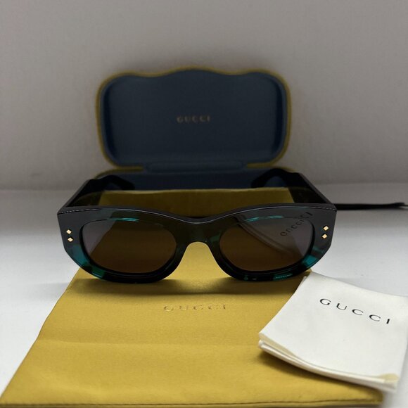 One-of-a-Kind Gucci Sunglasses – Iconic, Elegant, Rare - Picture 1 of 2